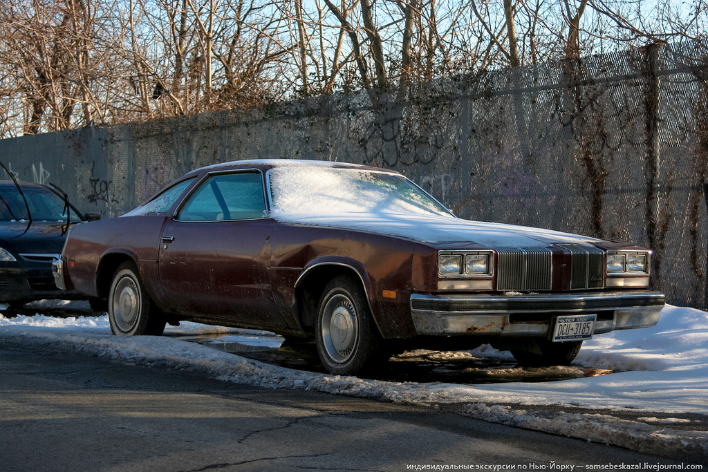 Старые автомобили на улицах Нью-Йорка. Фоторепортаж () Старые автомобили на улицах Нью-Йорка. Фоторепортаж