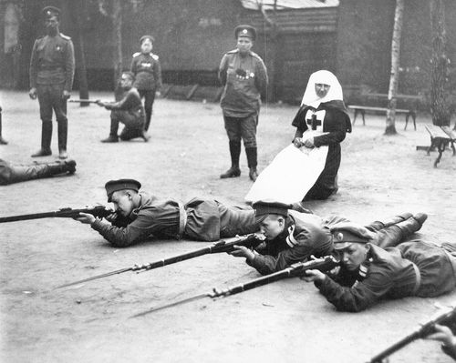 У войны не женское лицо? () У войны не женское лицо?