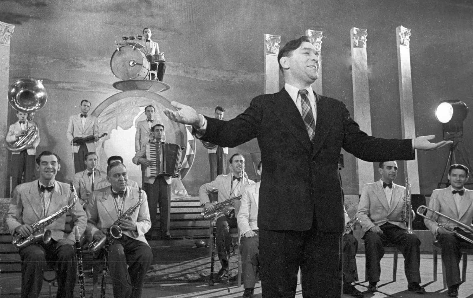 ВЕСЬ ТОТ ДЖАЗ () ВЕСЬ ТОТ ДЖАЗ