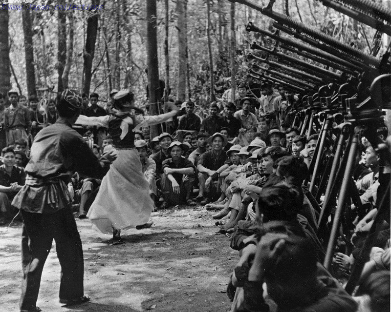 Вьетконг () Вьетконг