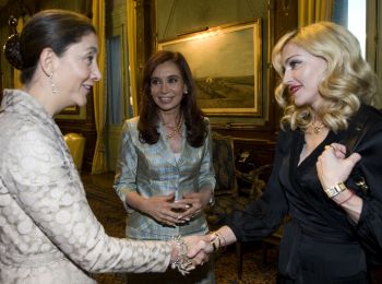 ВЛАДЕЛЬЦЫ БОЖЬЕГО ИМЕНИ