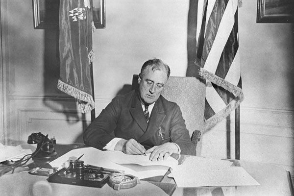 Выстрел в спину () Выстрел в спину