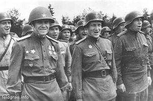 Артиллеристы 144-го стрелкового полка () Артиллеристы 144-го стрелкового полка