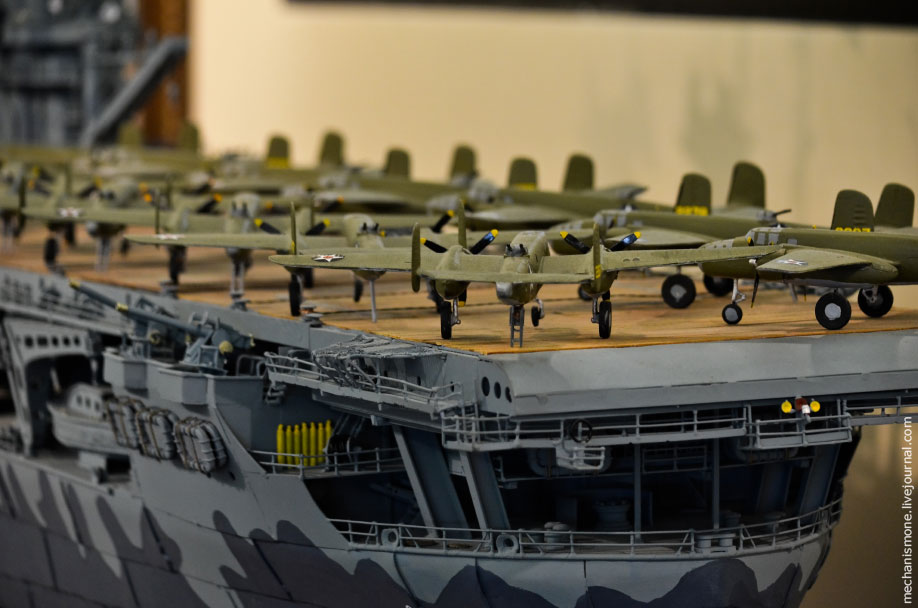 Авианосец USS "Hornet CV-8". () Авианосец USS "Hornet CV-8".