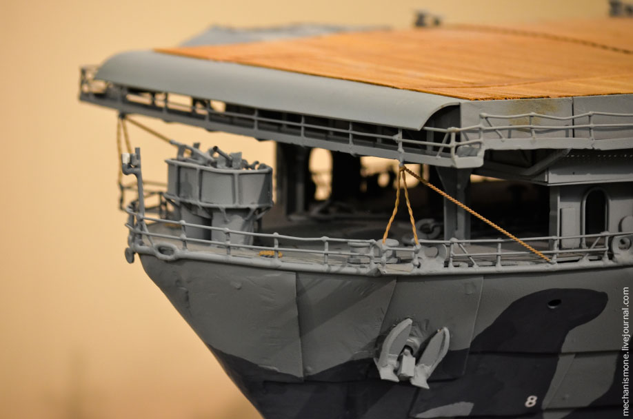 Авианосец USS "Hornet CV-8". () Авианосец USS "Hornet CV-8".