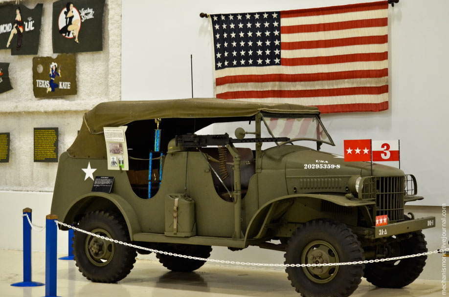 Авианосец USS "Hornet CV-8". () Авианосец USS "Hornet CV-8".