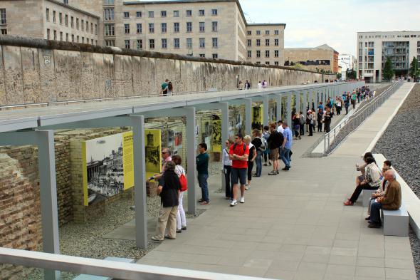 Берлин. По следам Штирлица () Берлин. По следам Штирлица