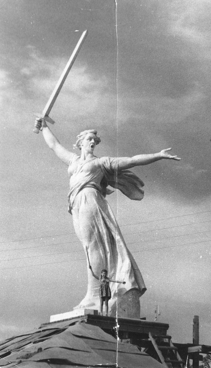 Что нужно знать о скульптуре \"Родина-мать зовет\" () Что нужно знать о скульптуре \"Родина-мать зовет\"