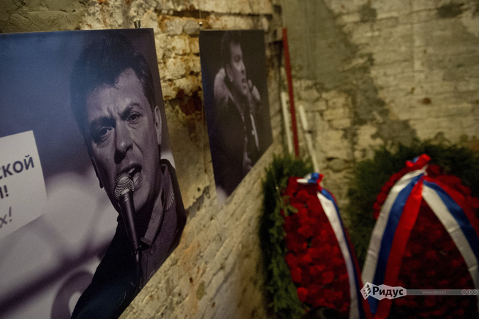 «Дело Немцова»: новый подозреваемый, культ на месте гибели и забытая могила () «Дело Немцова»: новый подозреваемый, культ на месте гибели и забытая могила