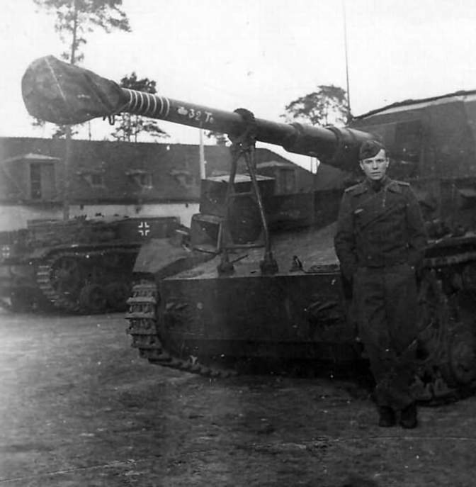 Dicker Max. () Dicker Max.