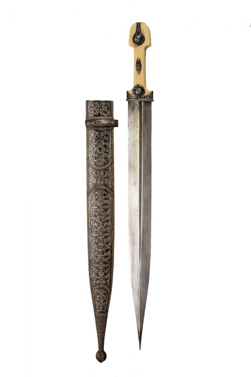 Французский, японский и русский кинжалы () Французский, японский и русский кинжалы