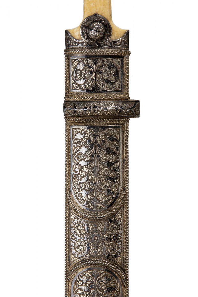 Французский, японский и русский кинжалы () Французский, японский и русский кинжалы