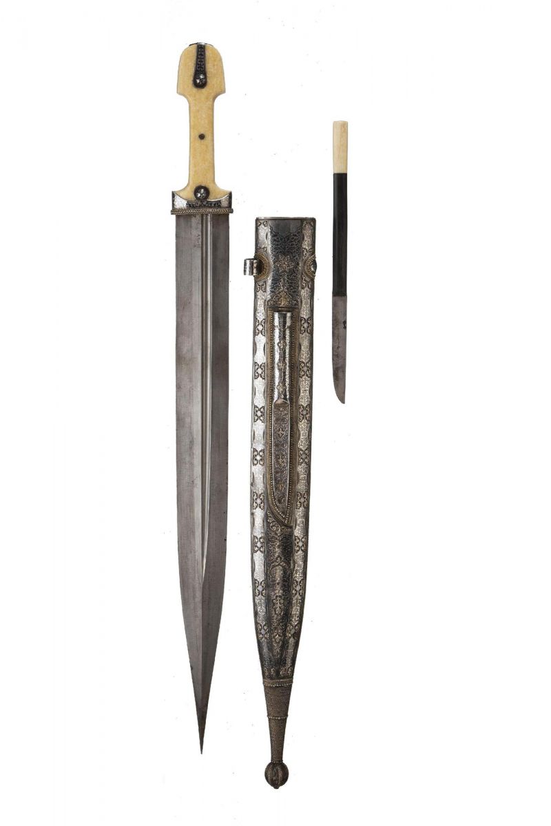 Французский, японский и русский кинжалы () Французский, японский и русский кинжалы