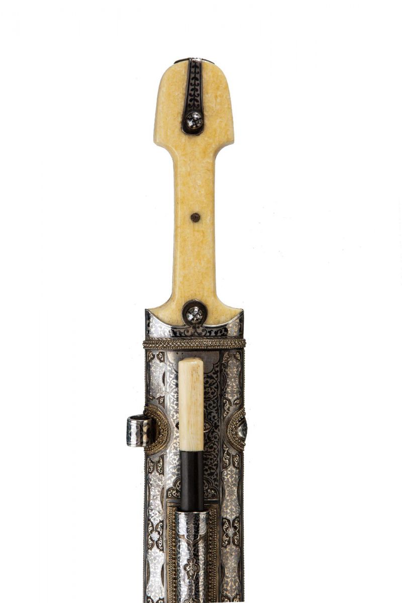 Французский, японский и русский кинжалы () Французский, японский и русский кинжалы