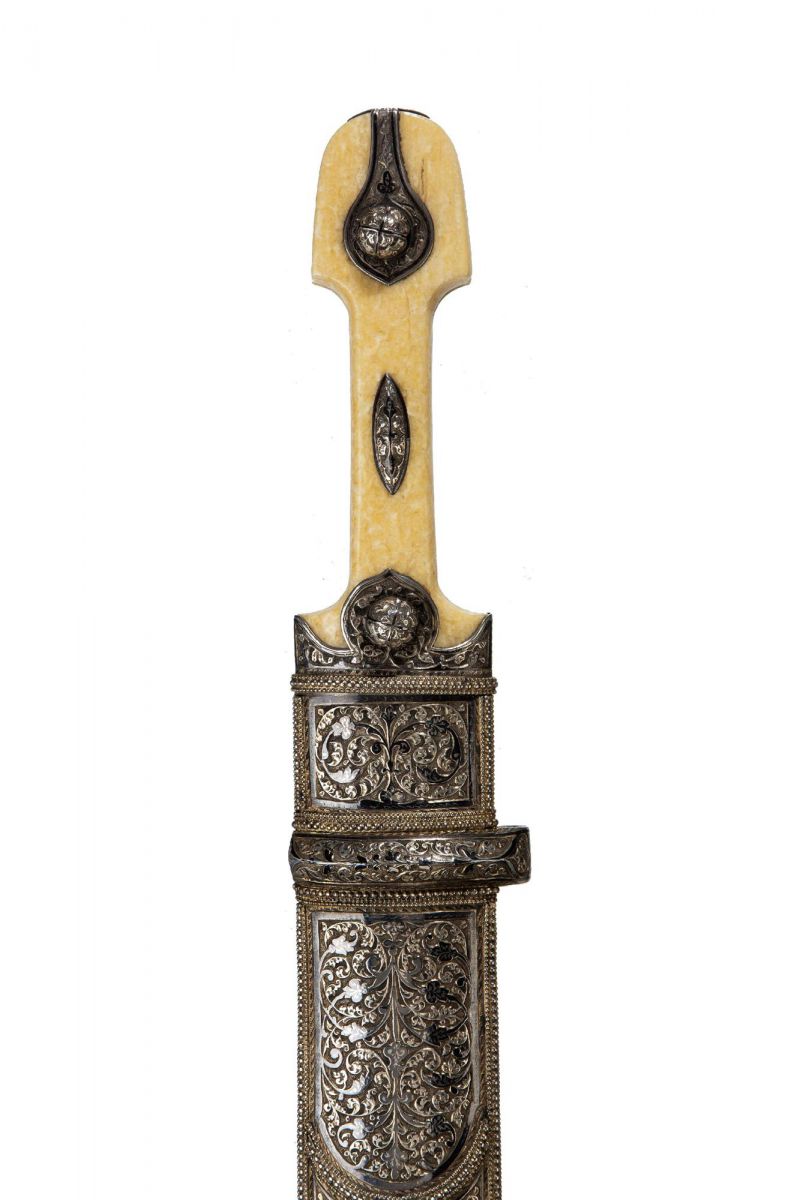 Французский, японский и русский кинжалы () Французский, японский и русский кинжалы