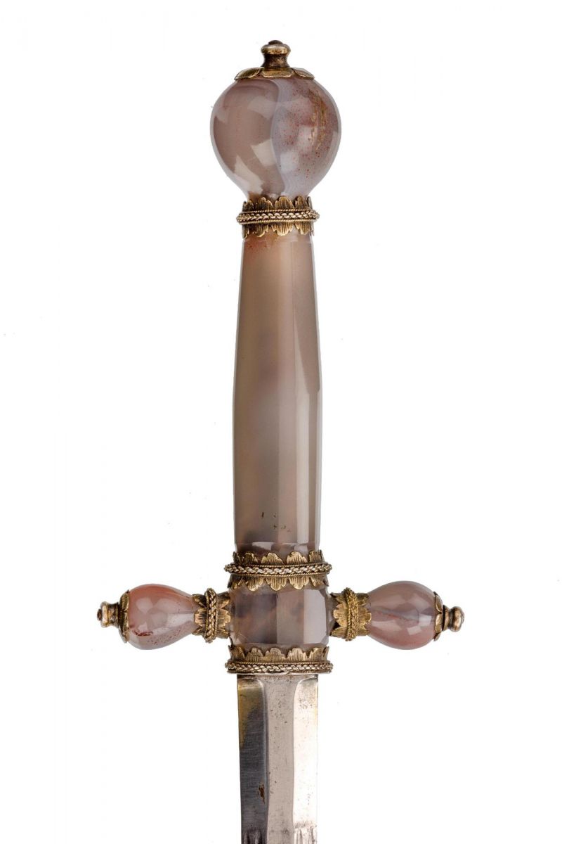 Французский, японский и русский кинжалы () Французский, японский и русский кинжалы