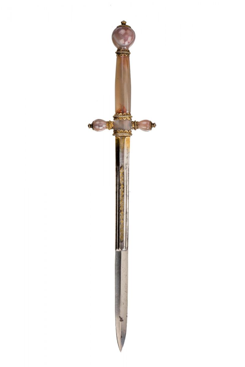 Французский, японский и русский кинжалы () Французский, японский и русский кинжалы