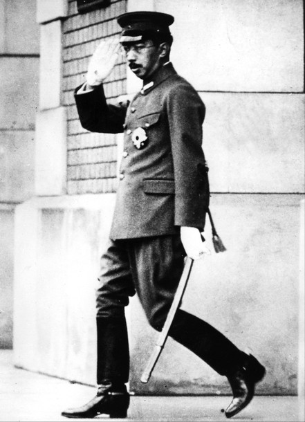 Хирохито или император Японии Сёва, в галерее «Дилетанта» () Хирохито или император Японии Сёва, в галерее «Дилетанта»