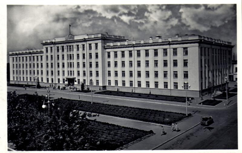 Краснодарский «майдан»: как провокаторы зажгли рыночную толпу и попытались разгромить крайком () Краснодарский «майдан»: как провокаторы зажгли рыночную толпу и попытались разгромить крайком