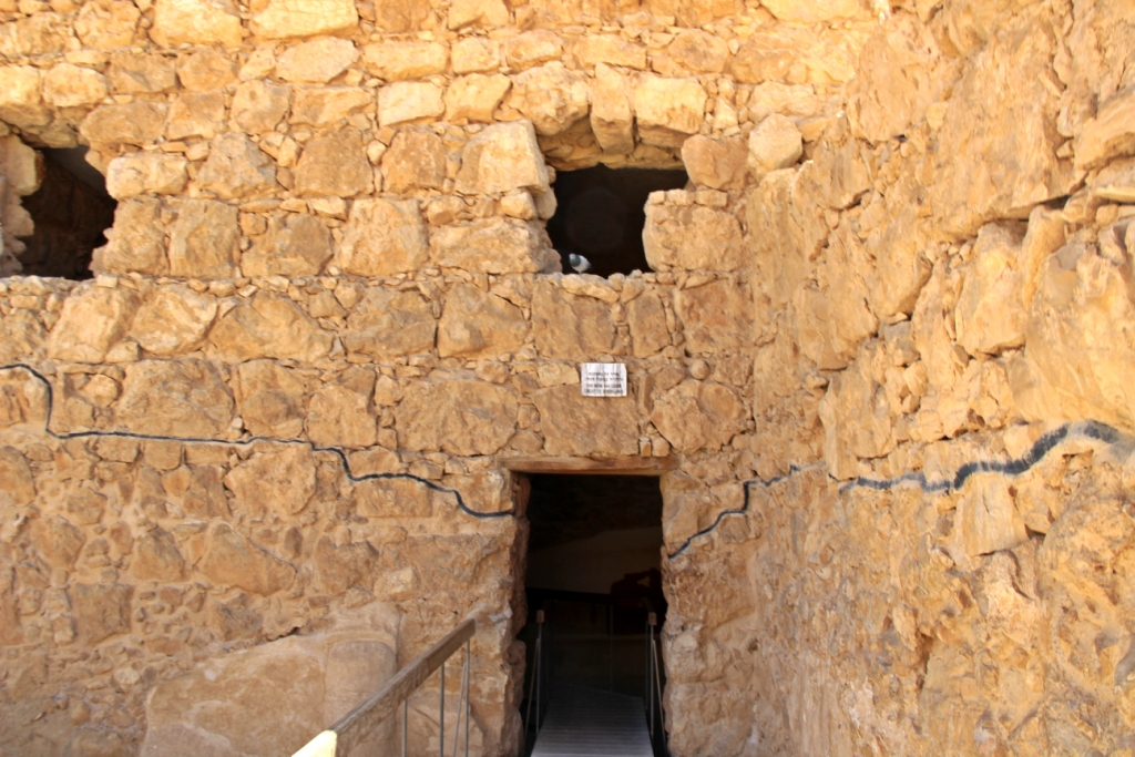 Масада — самая захватывающая крепость древней Палестины () Масада — самая захватывающая крепость древней Палестины