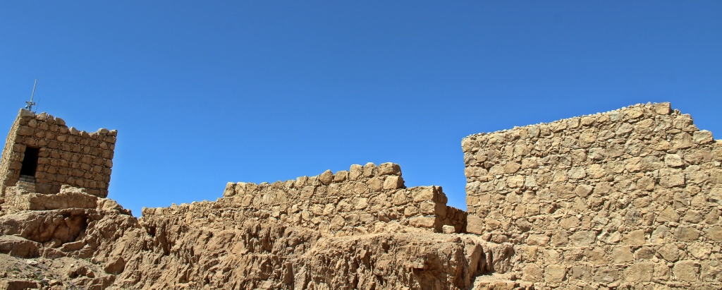 Масада — самая захватывающая крепость древней Палестины () Масада — самая захватывающая крепость древней Палестины