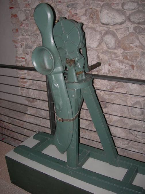 Механическая рука Lanciabombe Minucciani rotativo.