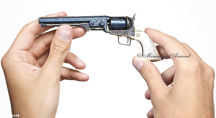 Миниатюрные модели оружия () Миниатюрные модели оружия