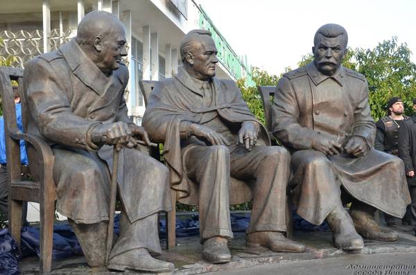 Монументальная пропаганда. Топ-10 памятников российского Крыма () Монументальная пропаганда. Топ-10 памятников российского Крыма