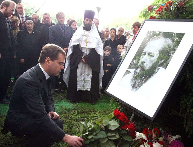 Нобелевский лауреат Александр Солженицын () Нобелевский лауреат Александр Солженицын