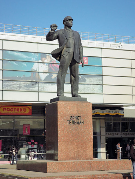 Памятники иностранцам в Москве