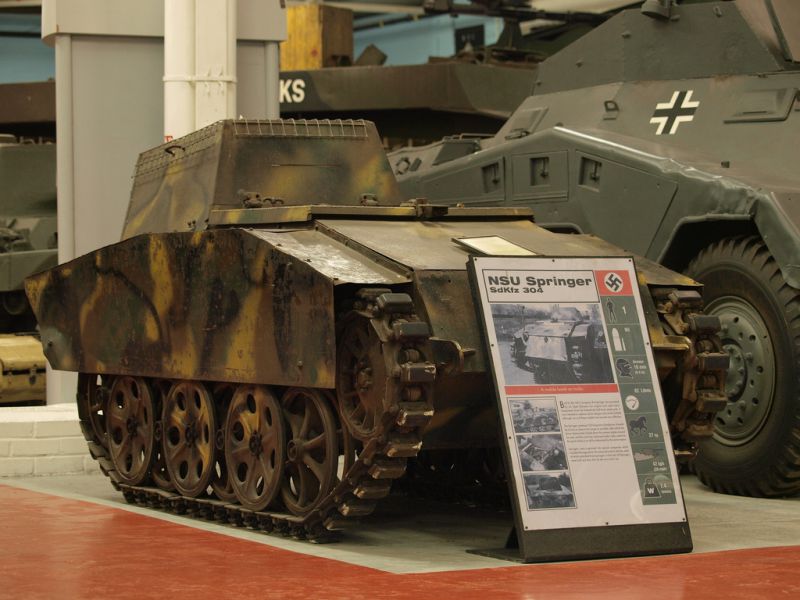 Первые роботы на фронтах Второй мировой войны () Первые роботы на фронтах Второй мировой войны