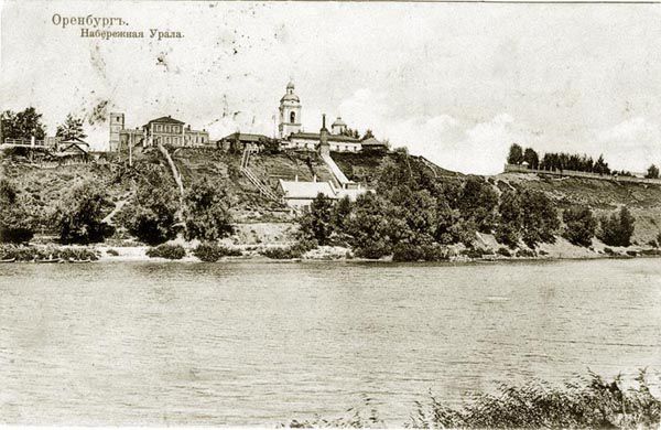 Полумесяц, тамга и крест. Продвижение России на Восток в XVIII веке () Полумесяц, тамга и крест. Продвижение России на Восток в XVIII веке