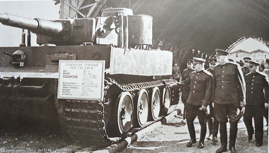 Прогулка по Москве 1943 года () Прогулка по Москве 1943 года