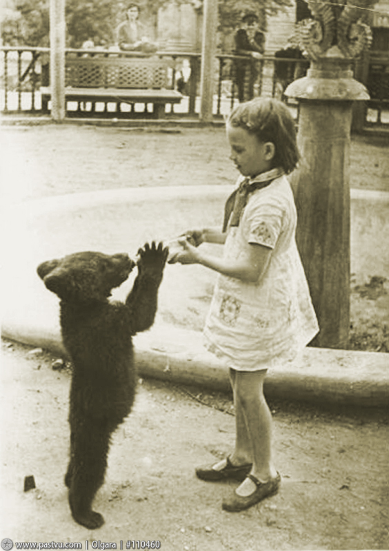 Прогулка по Москве 1943 года () Прогулка по Москве 1943 года