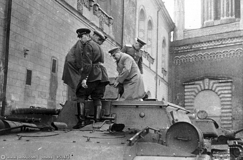 Прогулка по Москве 1943 года () Прогулка по Москве 1943 года