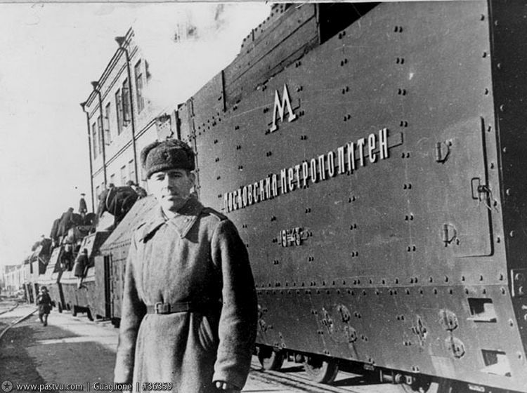 Прогулка по Москве 1943 года () Прогулка по Москве 1943 года