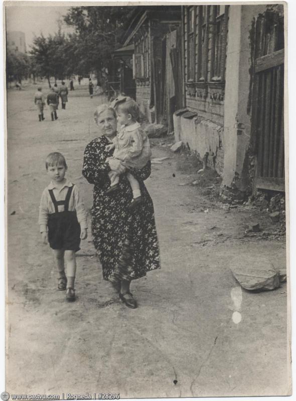 Прогулка по Москве 1943 года () Прогулка по Москве 1943 года