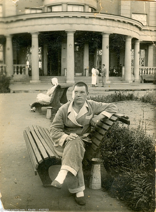 Прогулка по Москве 1943 года () Прогулка по Москве 1943 года