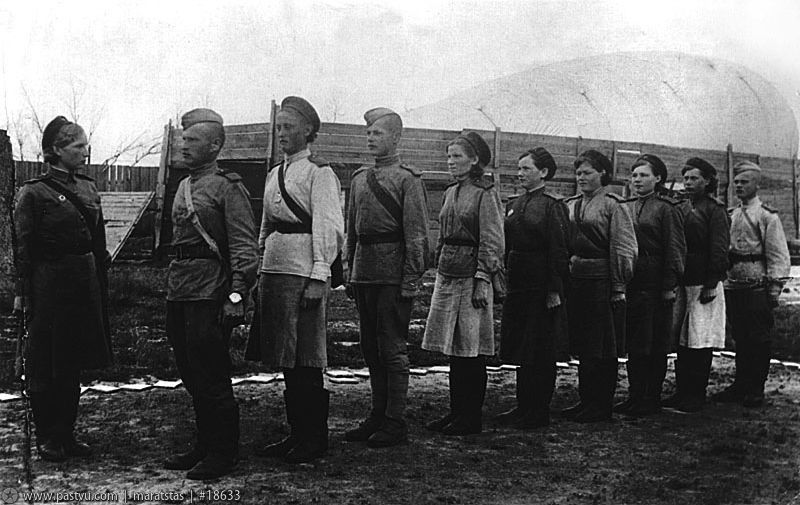 Прогулка по Москве 1943 года () Прогулка по Москве 1943 года