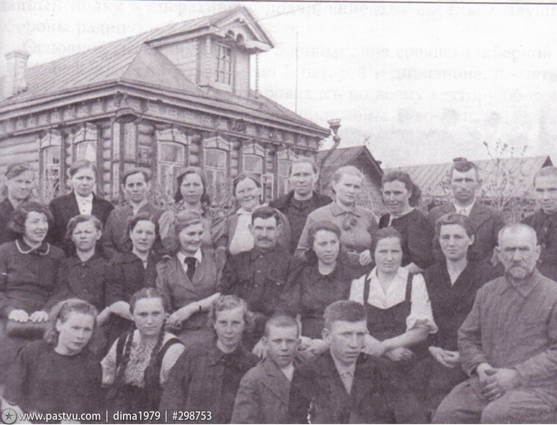 Прогулка по Москве 1943 года () Прогулка по Москве 1943 года