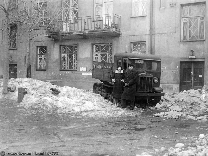 Прогулка по Москве 1943 года () Прогулка по Москве 1943 года