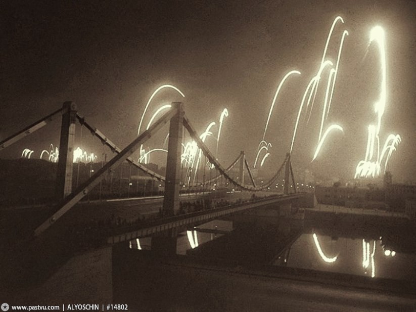 Прогулка по Москве 1943 года () Прогулка по Москве 1943 года