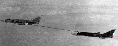 С крыла на крыло () С крыла на крыло