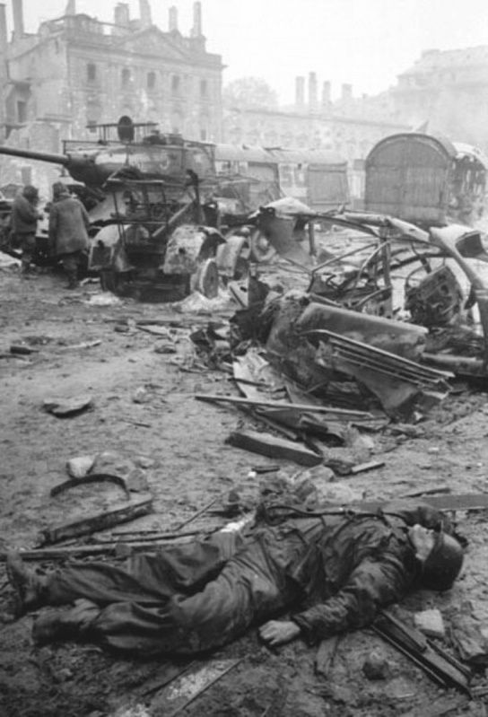 Штурм Берлина () Штурм Берлина