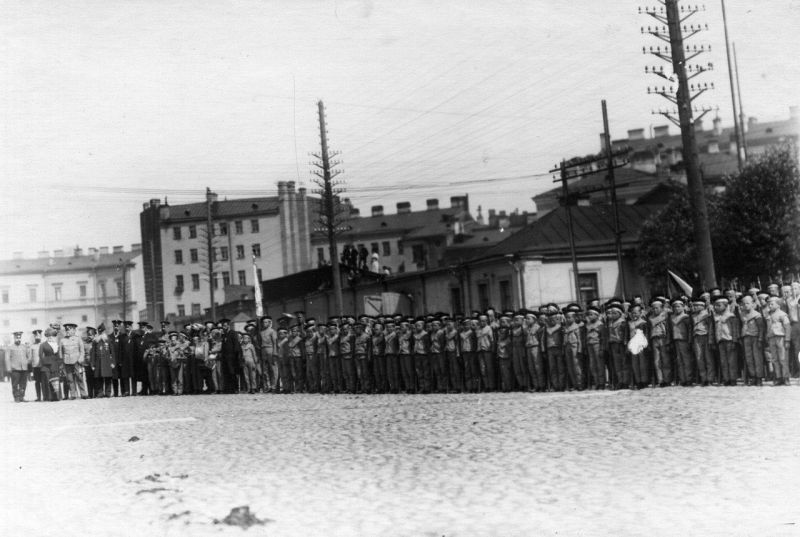 Смотр потешных 1-го народного класса военного строя и гимнастики имени цесаревича Алексея () Смотр потешных 1-го народного класса военного строя и гимнастики имени цесаревича Алексея