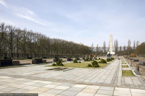 Советский военный мемориал в Шёнхольцер Хайде, Берлин