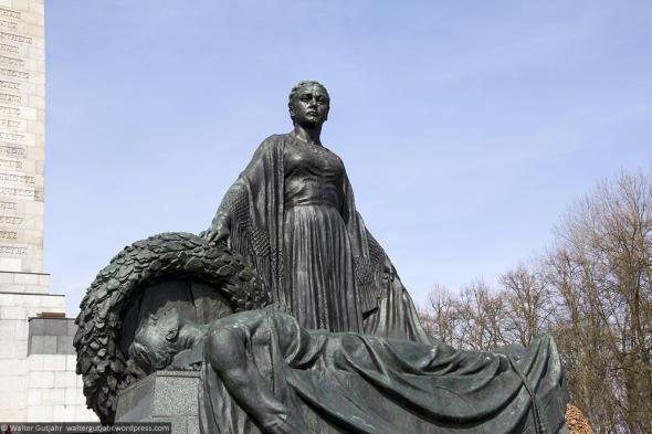 Советский военный мемориал в Шёнхольцер Хайде, Берлин