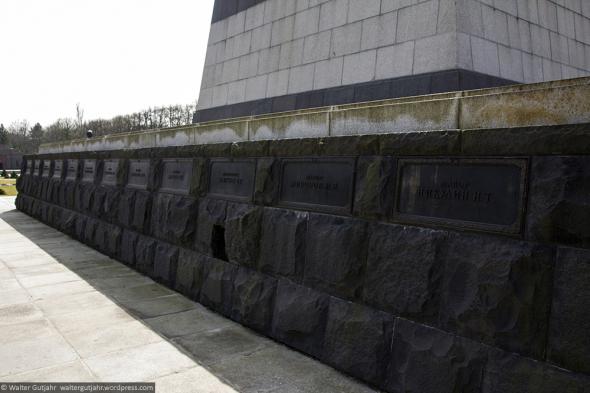Советский военный мемориал в Шёнхольцер Хайде, Берлин