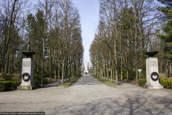 Советский военный мемориал в Шёнхольцер Хайде, Берлин