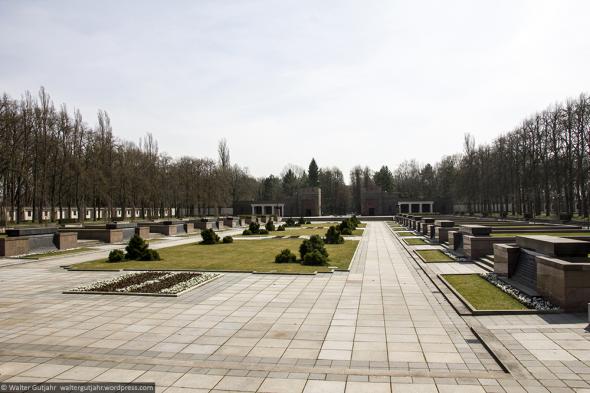 Советский военный мемориал в Шёнхольцер Хайде, Берлин